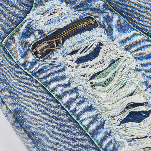 Παιδικά τζιν με διακοσμητικά μοτίβα για αγόρια