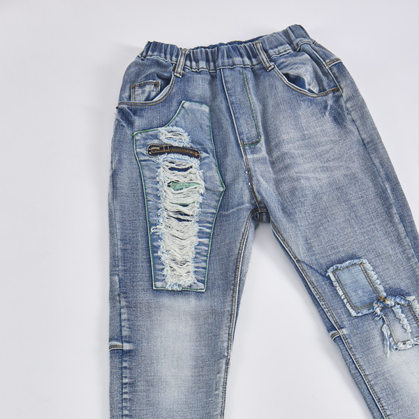 Παιδικά τζιν με διακοσμητικά μοτίβα για αγόρια