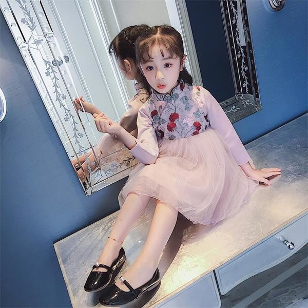 Стилна детска рокля с флорални мотови и тюл в два цвята 