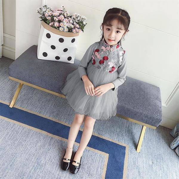 Стилна детска рокля с флорални мотови и тюл в два цвята 