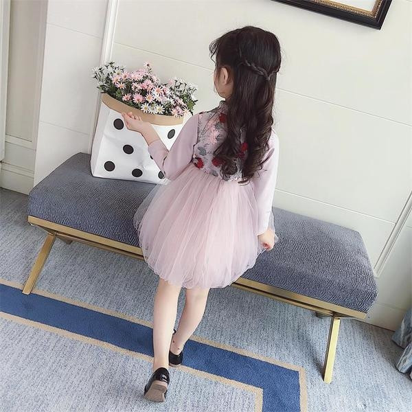 Стилна детска рокля с флорални мотови и тюл в два цвята 