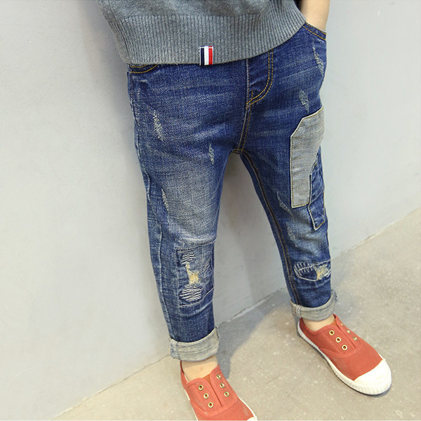 Blugi actuali in culoare inchisa pentru baieti