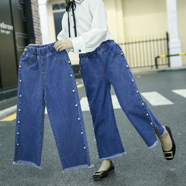 Model larg de blugi pentru copii pentru o fata cu perle decorative