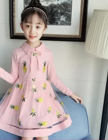 Модерна детска рокля разкроен модел с цветна бродерия в два цвята 