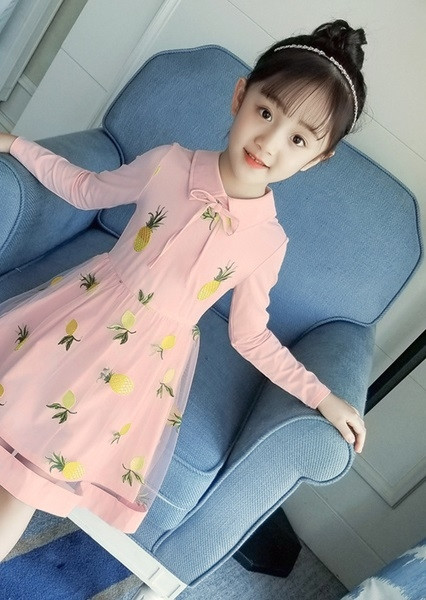 Модерна детска рокля разкроен модел с цветна бродерия в два цвята 