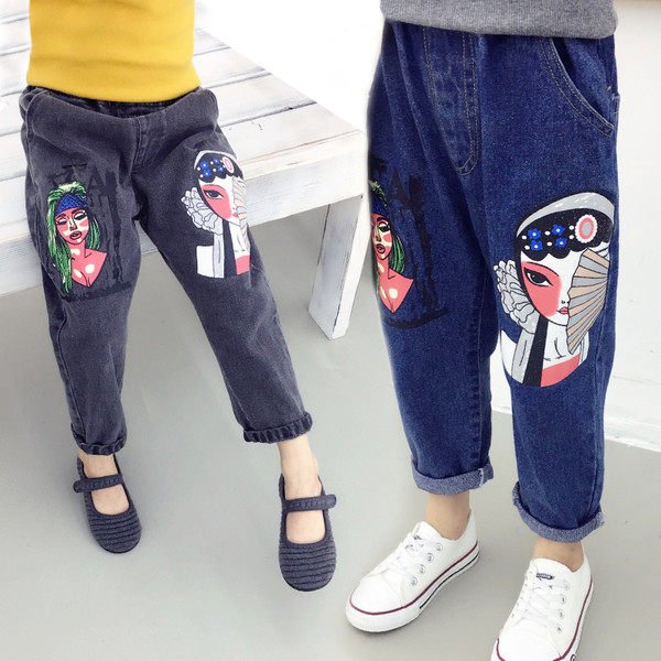 Blugi de copii pentru o fata cu aplicatii in negru si albastru