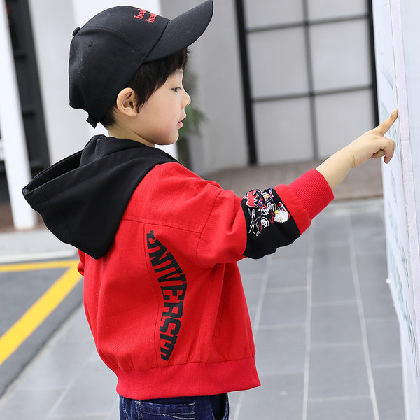 Детско яка широк модел с качулка, надпис и щампа на ръкавите