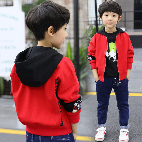 Детско яка широк модел с качулка, надпис и щампа на ръкавите