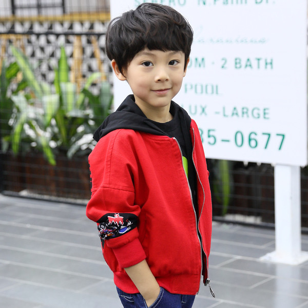 Детско яка широк модел с качулка, надпис и щампа на ръкавите