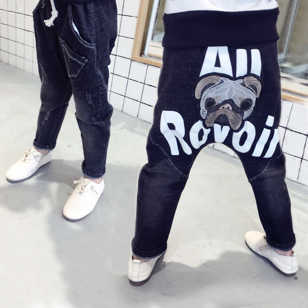 Blugi moderni pentru copii de culoare închisă cu imprimeu