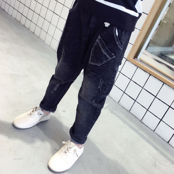 Blugi moderni pentru copii de culoare închisă cu imprimeu