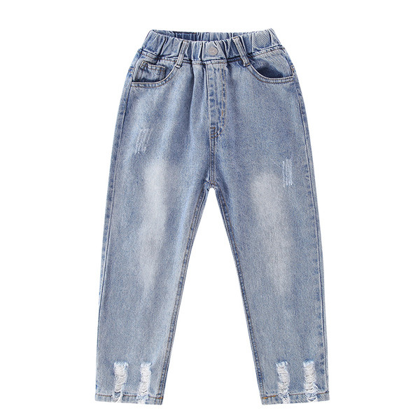 Παιδικά τζιν  μοντέλο σε ανοιχτό χρώμα για αγόρια