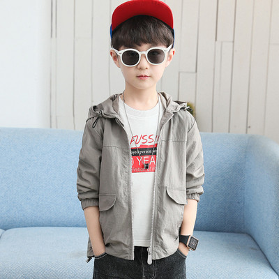 Παιδικό αθλητικό μπουφάν με κουκούλα, διακοσμητικές τσέπες και επιγραφή