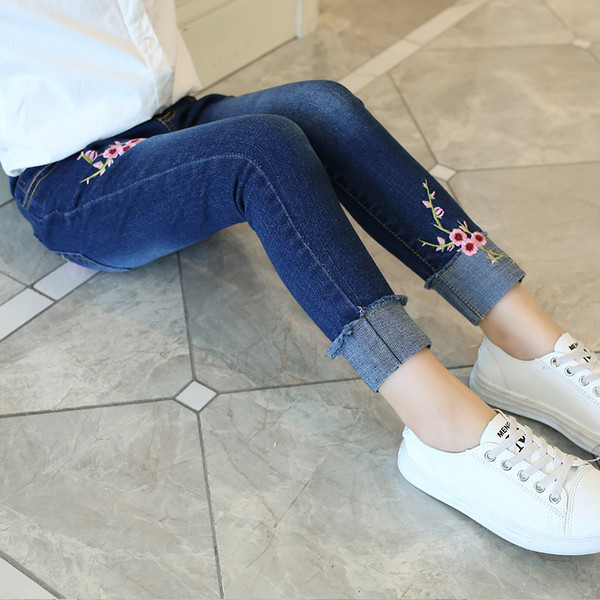 Детски дънки за момиче с флорална бродерия - Slim модел