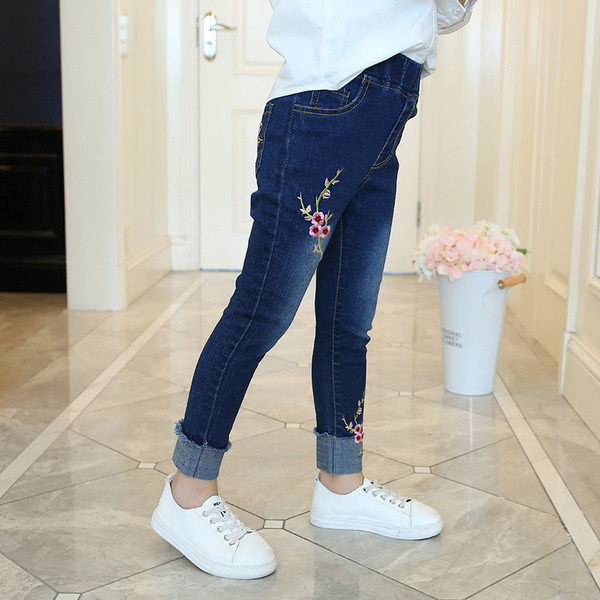 Детски дънки за момиче с флорална бродерия - Slim модел