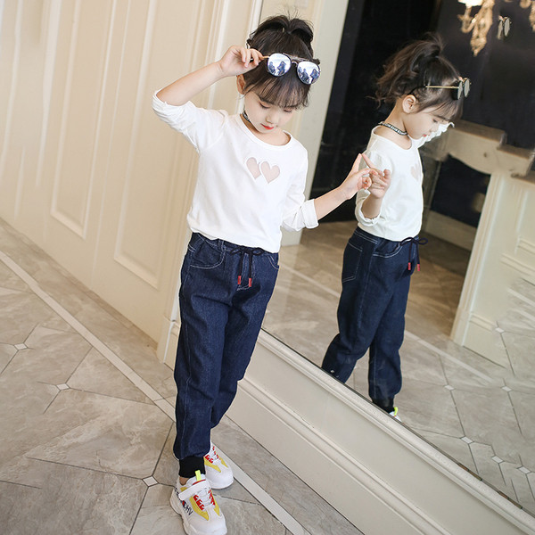 Детски дънки за момиче в син и черен цвят с надпис