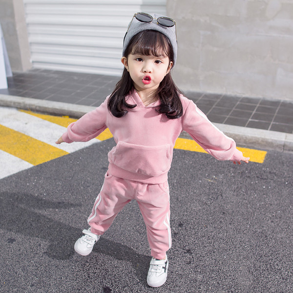 Детски ежедневен комплект - суичър с качулка и преден джоб и дълги панталони