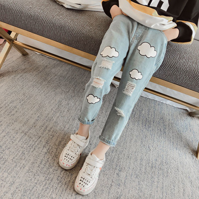 Детски дънки с апликации и разкъсани мотиви в два модела