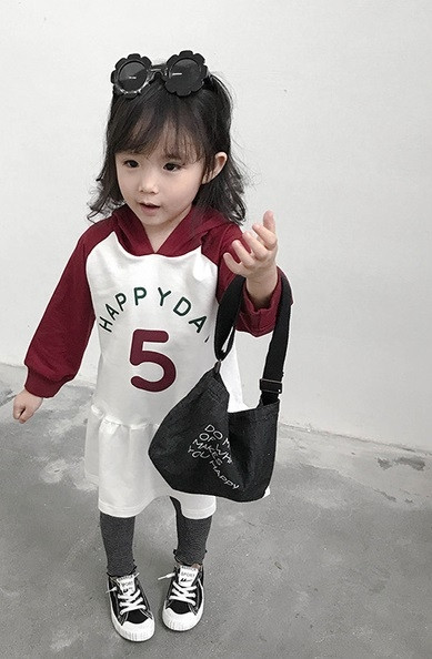 Спортна детска рокля с качулка в два цвята 