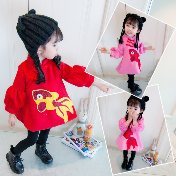 Rochie moderna pentru copii cu maneci lungi croiate model cu aplicatie colorata