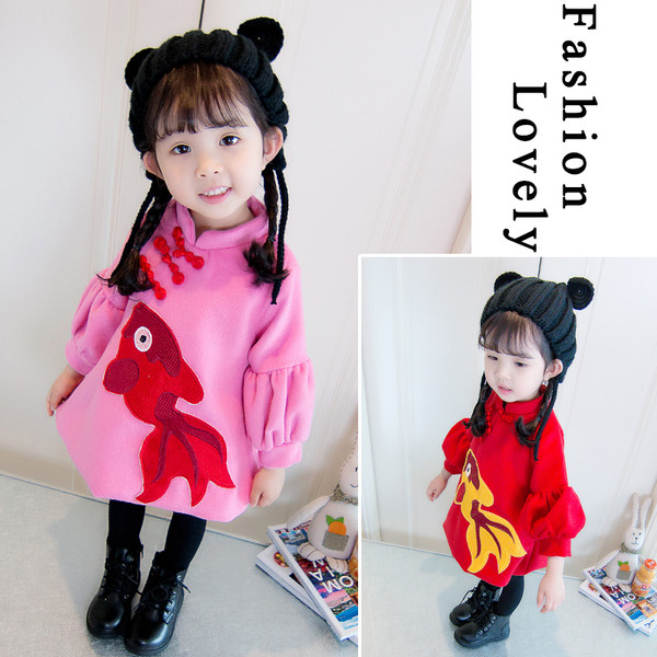 Rochie moderna pentru copii cu maneci lungi croiate model cu aplicatie colorata