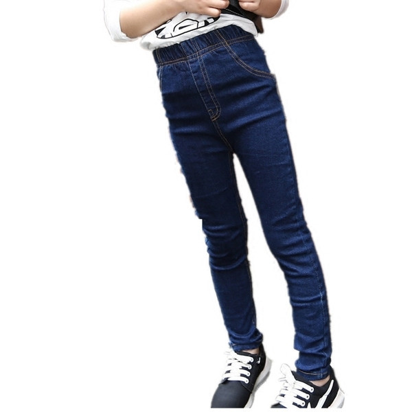 Model simplu de blugi pentru copii pentru o fata cu talie inalta