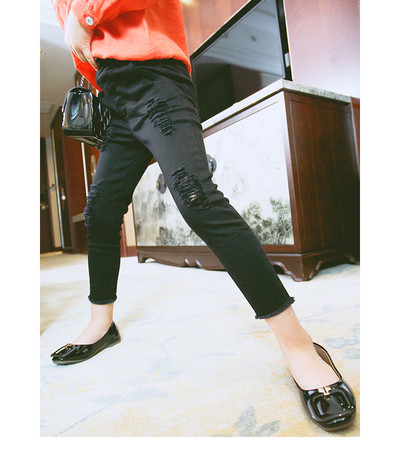 Детски панталон за момиче с разкъсани мотиви в три цвята