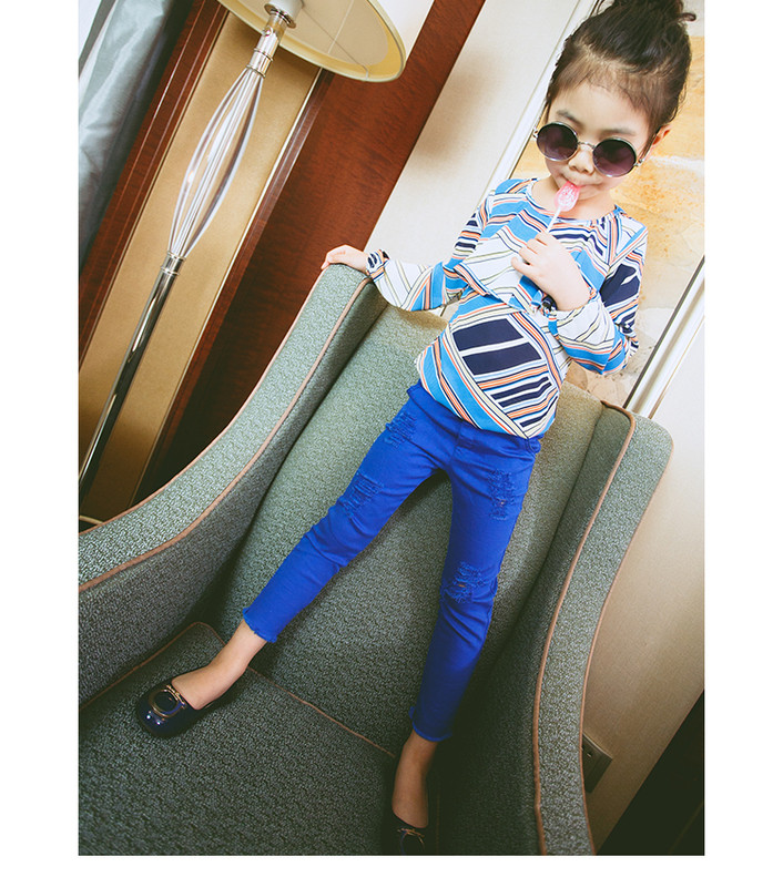 Детски панталон за момиче с разкъсани мотиви в три цвята