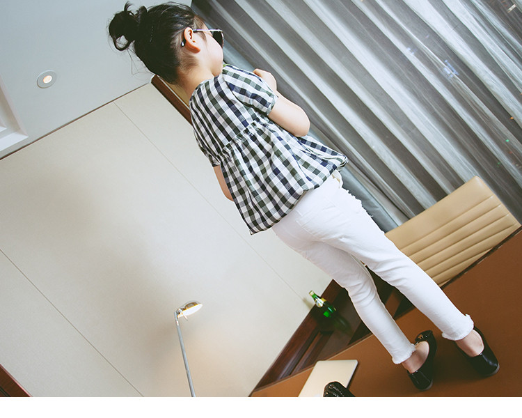 Детски панталон за момиче с разкъсани мотиви в три цвята