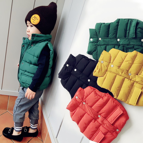 Детски елек в няколко цвята с висока яка и декорация джобове