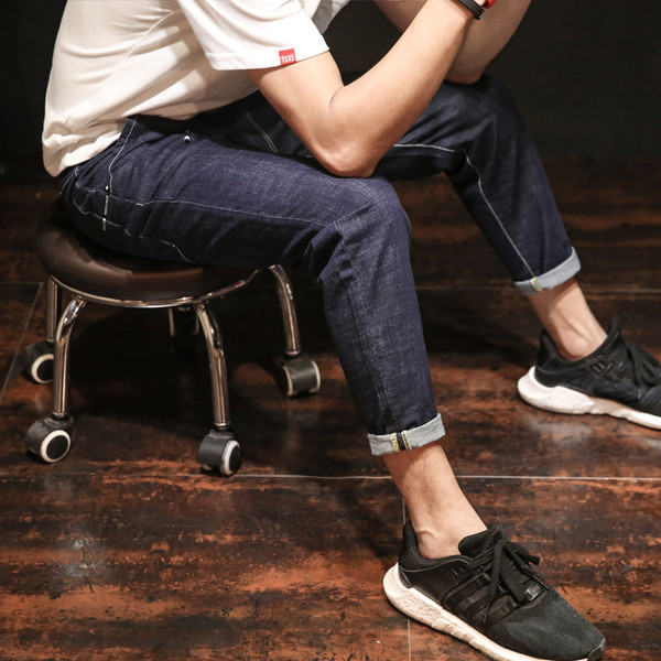 Blugi de bărbați în două culori închise