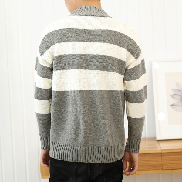 Pulover bărbătesc în dungi cu guler înalt în trei culori