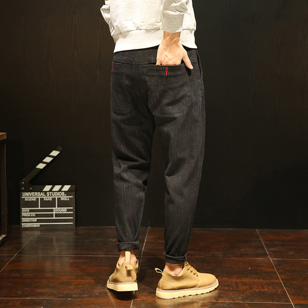 Модерни мъжки панталони в тъмен цвят