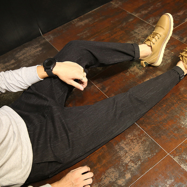 Модерни мъжки панталони в тъмен цвят