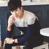 Bluză bărbătească modernă cu decolteu în V în mai multe culori