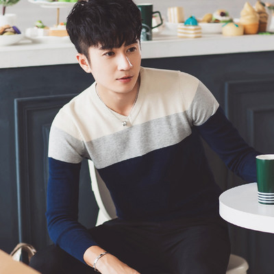 Bluză bărbătească modernă cu decolteu în V în mai multe culori