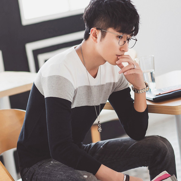 Bluză bărbătească modernă cu decolteu în V în mai multe culori