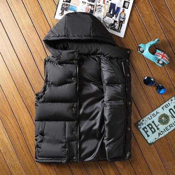 Ανδρικό γιλέκο με κουκούλα σε διάφορα χρώματα κατάλληλα για τη καθημερινή ζωή