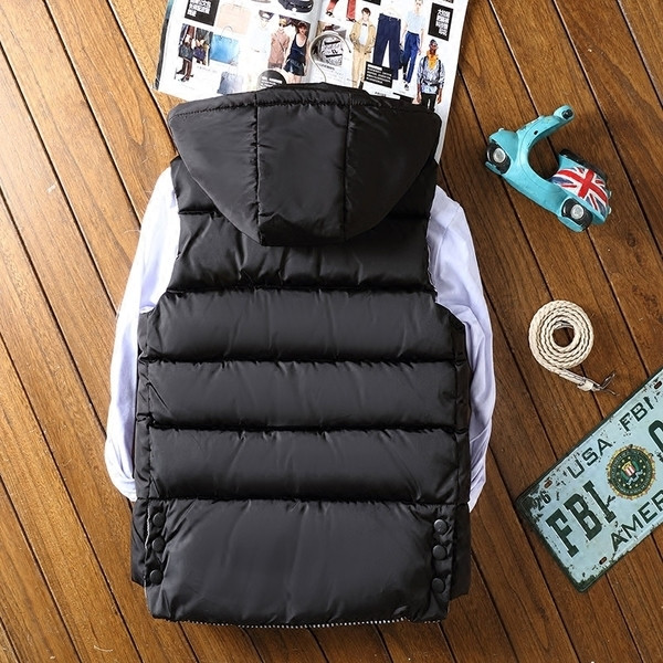 Ανδρικό γιλέκο με κουκούλα σε διάφορα χρώματα κατάλληλα για τη καθημερινή ζωή