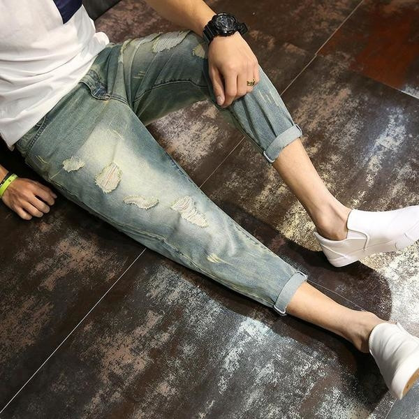 Мъжки дънки в светъл цвят подходящи за ежедневието