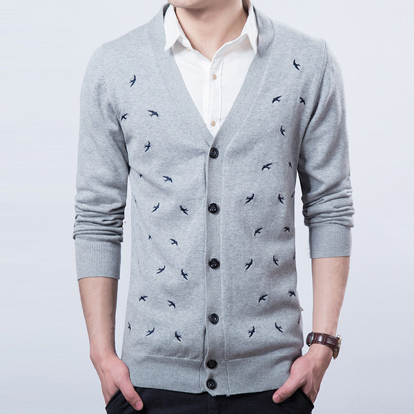 Ανδρικ`η ζακέτα  με κεντήματα σε γκρι και μπλε χρώμα