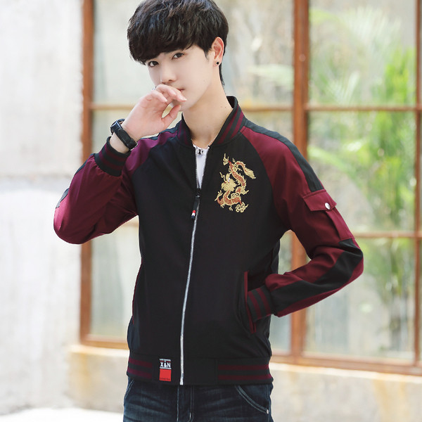 Μοντέρνο ανδρικό σακάκι  με κεντήματα στην πλάτη