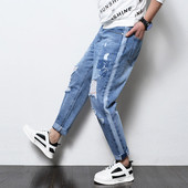 Blugi barbatesti moderni - model larg in culoare deschisa