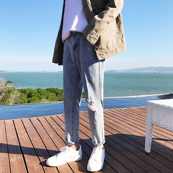 Мъжки дълги дънки - прав модел в светъл цвят