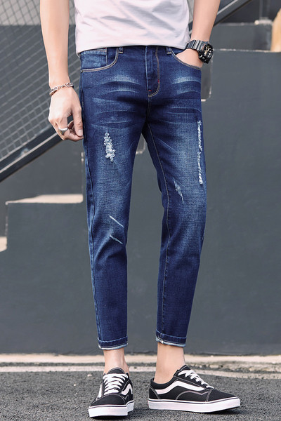 Ανδρικά τζιν - ένα ίσιο μοντέλο κατάλληλο για καθημερινή ζωή