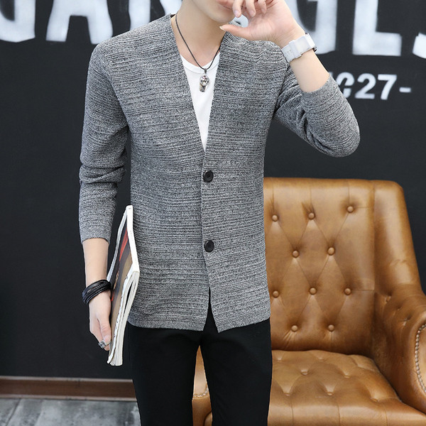 Αθλητική κομψή ανδρική ζακέτα σε γκρι και μαύρο χρώμα με κολάρο σε σχήμα V.