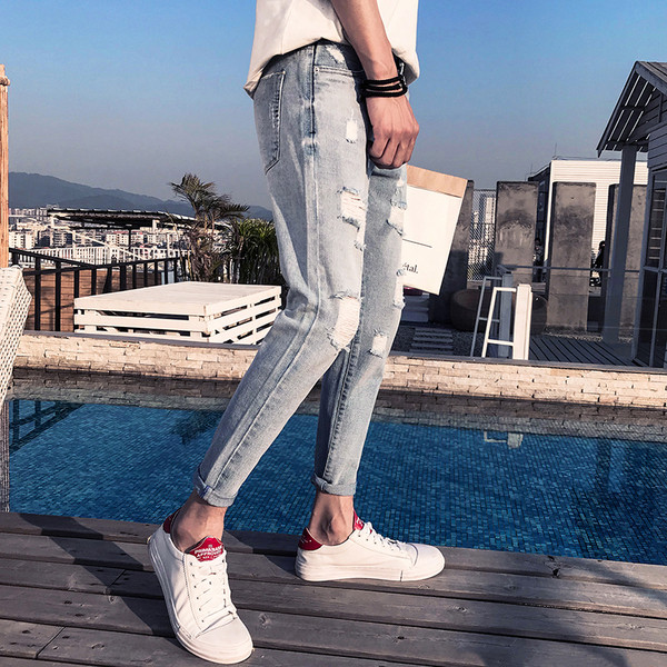 Blugi de bărbați stilați, de culoare deschisă