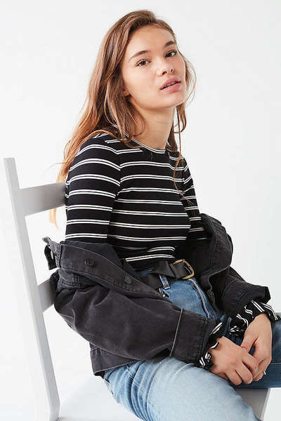 Bluză casual de damă în dungi cu mâneci lotus