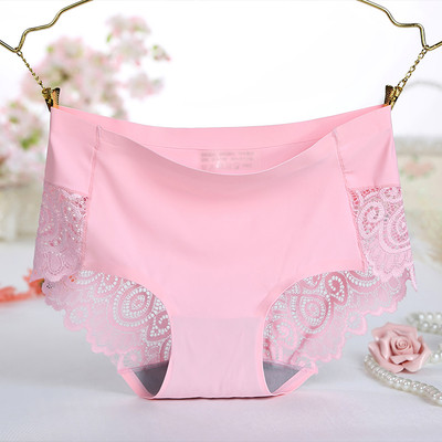 Комфортно дамско бельо с дантела в пет цвята