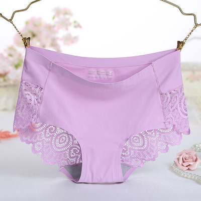 Комфортно дамско бельо с дантела в пет цвята